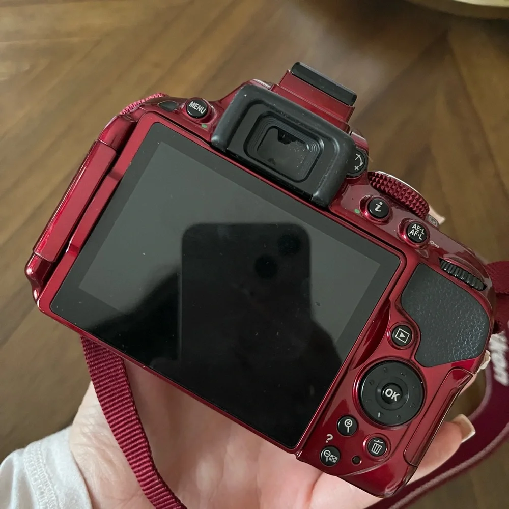 Nikon D3500 Red